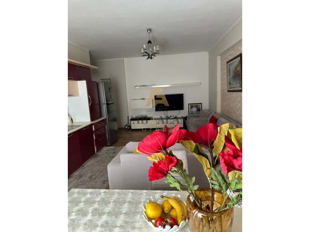 APARTAMENT 2+1 PER SHITJE NE VLORE!