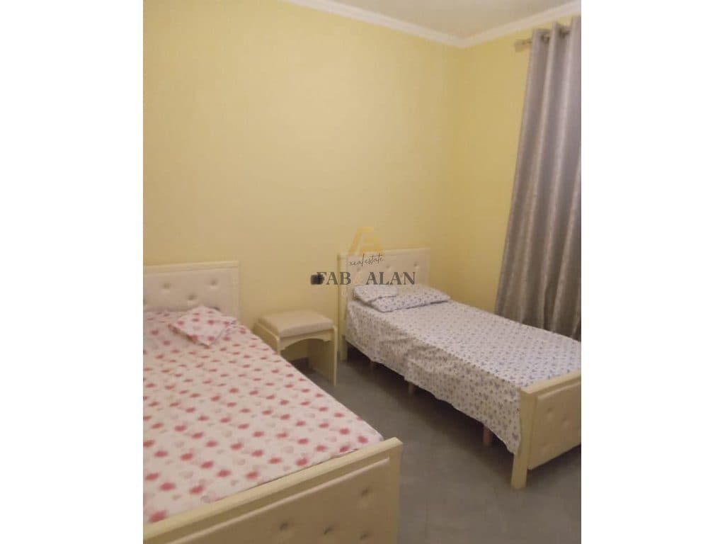 APARTAMENT ME QERA 2+1+2 TUALETE 50.000LEKE - UNAZE E RE, PRANE LOKAL ARTISTI, NE PALLAT TE RI, 3