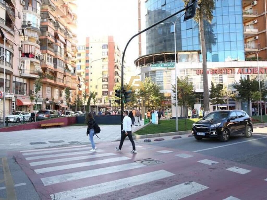 AMBIENT BIZNESI PER QERA TEK SELVIA !