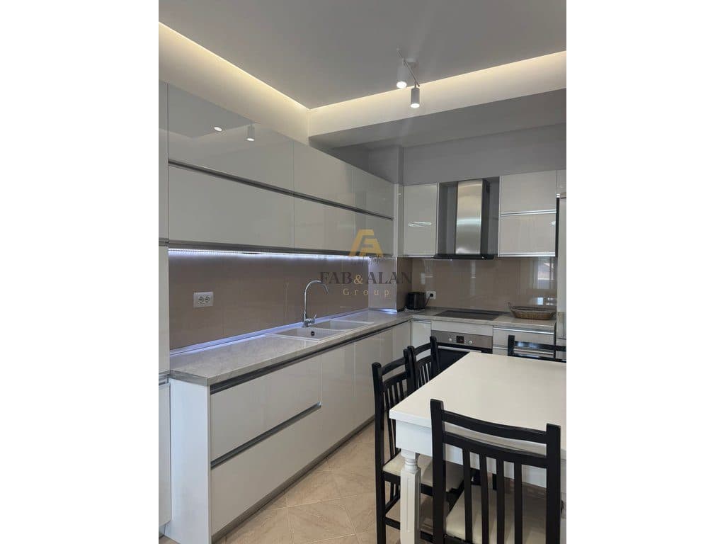 PRANE SHKOLLES BAJRAM CURRI APARTAMENT 2+1+2 PER QERA! 2