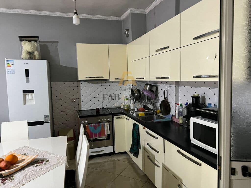 TEK FRESKU APARTAMENT 2+1 PER SHITJE! 3