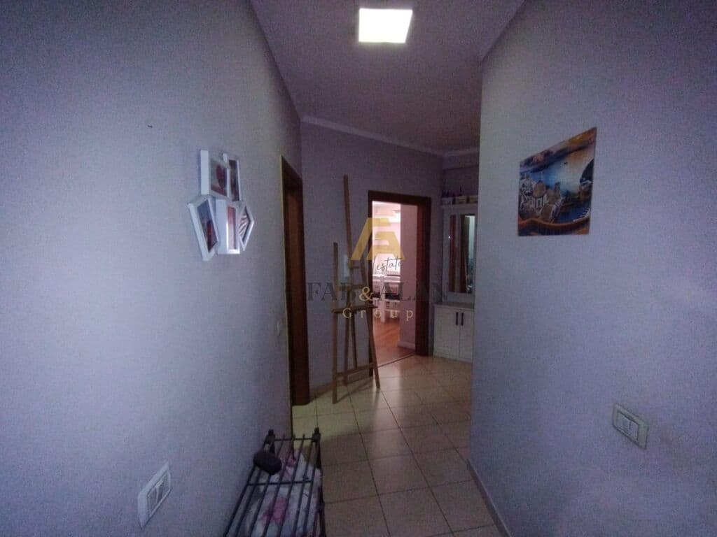 TEK ALI DEMI APARTAMENT 1+1+2 PER SHITJE! 4