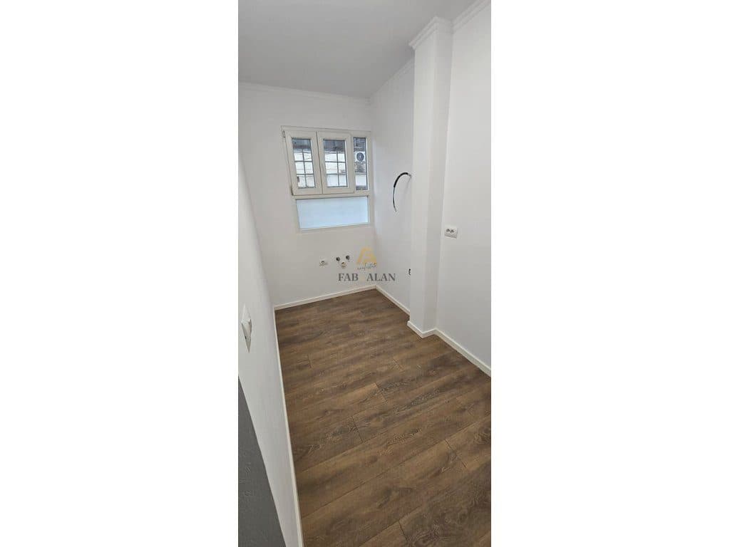 Apartament 1+1 në Shitje, Rruga Ali Demi, pranë Shkollës 1-Maj Çmimi 137,000 euro. 3