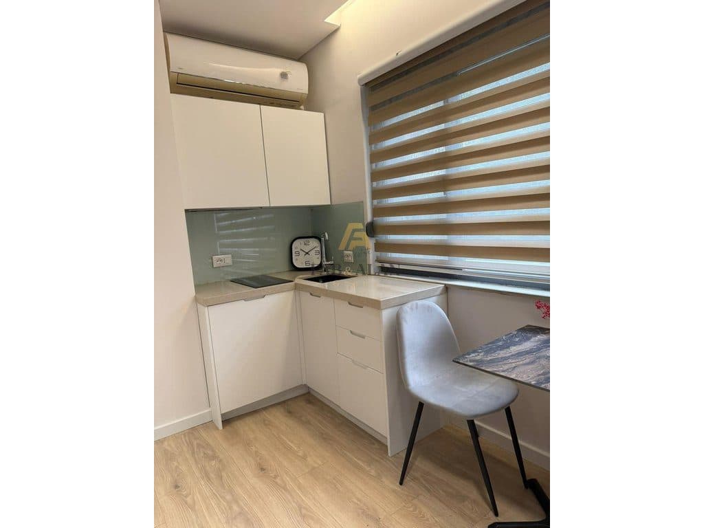 Garzoniere Me Qira ke 9 Kateshet, Tiranë - 1300€ | 3