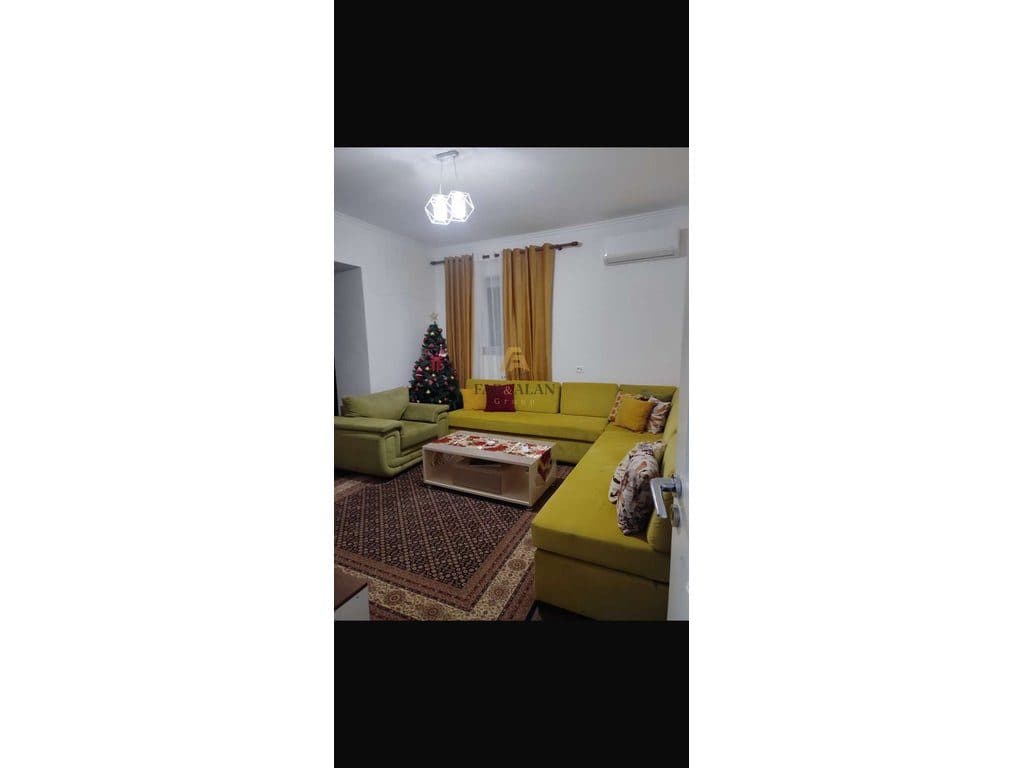 PRANE RRUGES SE ARBRIT NE ZALL DAJT VILE PER SHITJE! 3