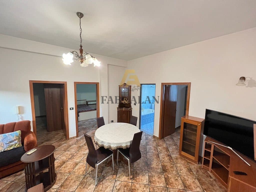 SHTEPI ME QERA - RRUGA DURRESIT, PRANE AMBASADES KINEZE
Jepet me qera 2+1+sallon ndenje, sip.97m².