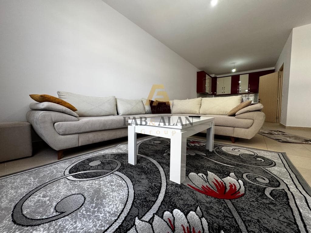 NE KINOSTUDIO APARTAMENT 3+1+2 PER QERA!