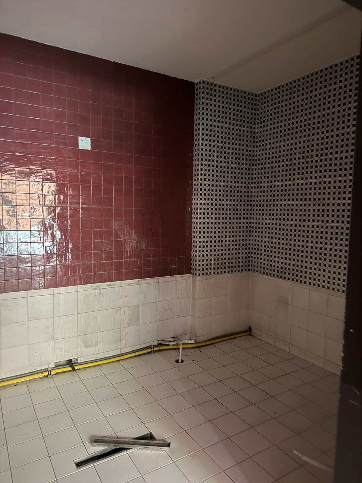 Dyqan për Qira në Kompleksin Delijorgji, Tiranë - 2500€ | 73.1 m² 2