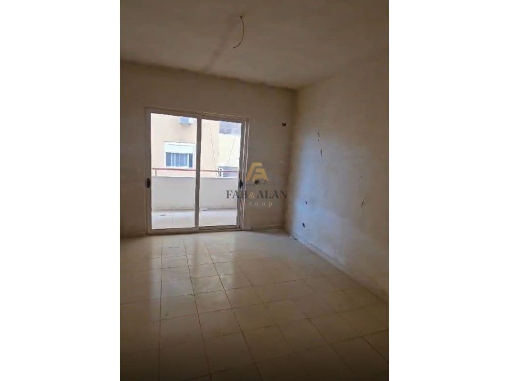 NE QENDER TE DURRESIT APARTAMENT 3+1+2+VERANDE PER SHITJE! 2