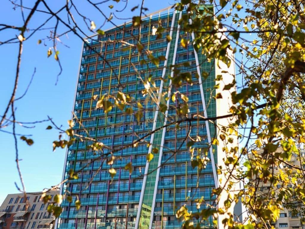 TEK AMBASADOR 3 APARTAMENT 3+1 PER SHITJE !