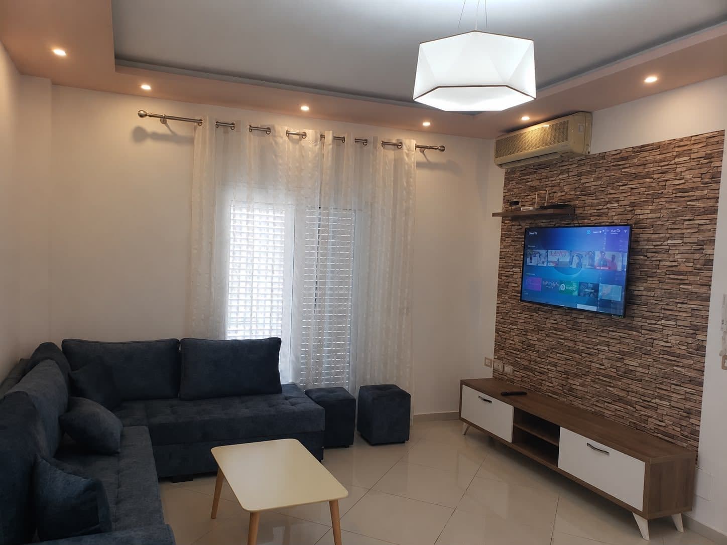 Vilë 3-katëshe me sipërfaqe 135m² dhe truall 400 m², me mobilim modern dhe hipotekë 2