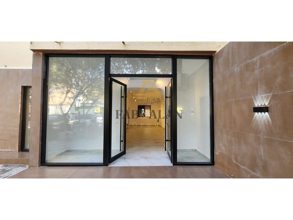 Dyqan për Qira në Xhamllik, Tiranë - 1621€ Bruto perfshire dhe taksat| 70 m²