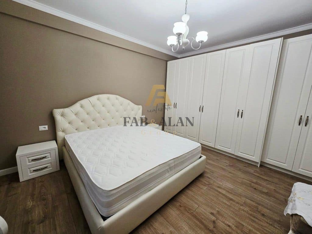 Apartament 3+2 Me Qira në Kopshtin Botanik Zoologjik, Tiranë - 1300€ | 145 m² 2