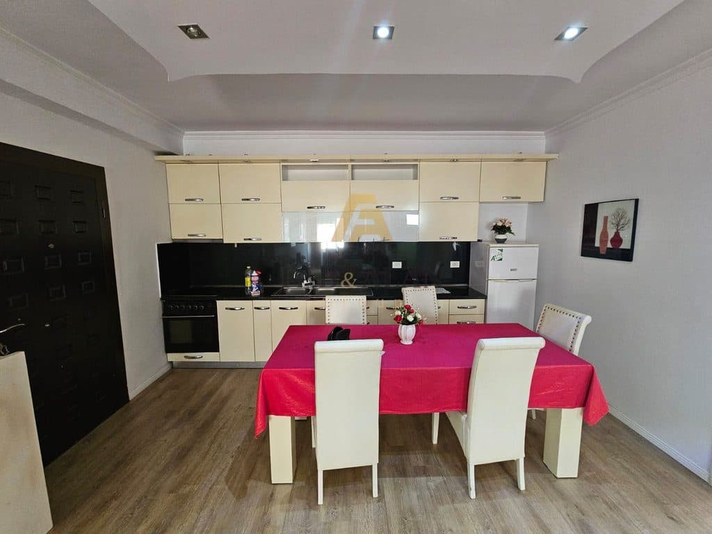 NE FRESK TEK ANA MARKET APARTAMENT 2+1 PER SHITJE! 2
