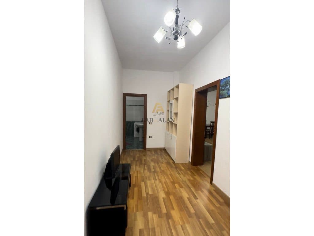 Jepet me qera 1+1, sip. 85m² ne Sauk 4