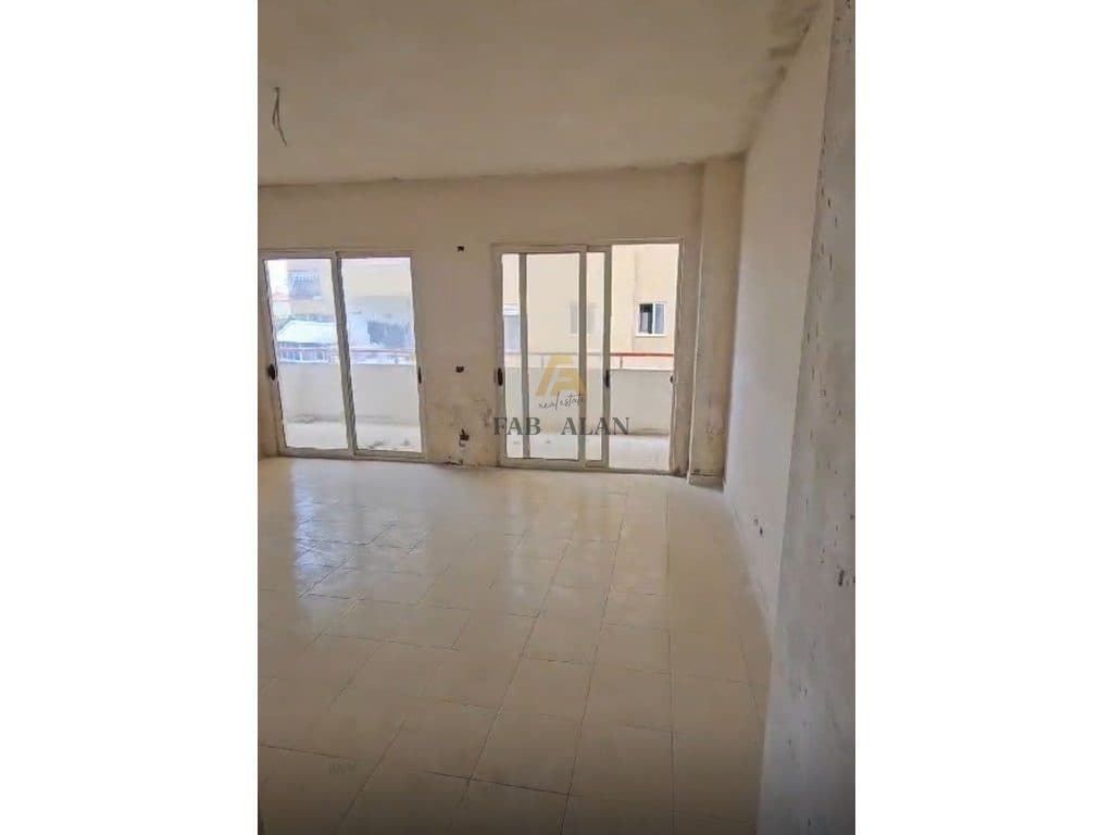 NE QENDER TE DURRESIT APARTAMENT 3+1+2+VERANDE PER SHITJE! 4