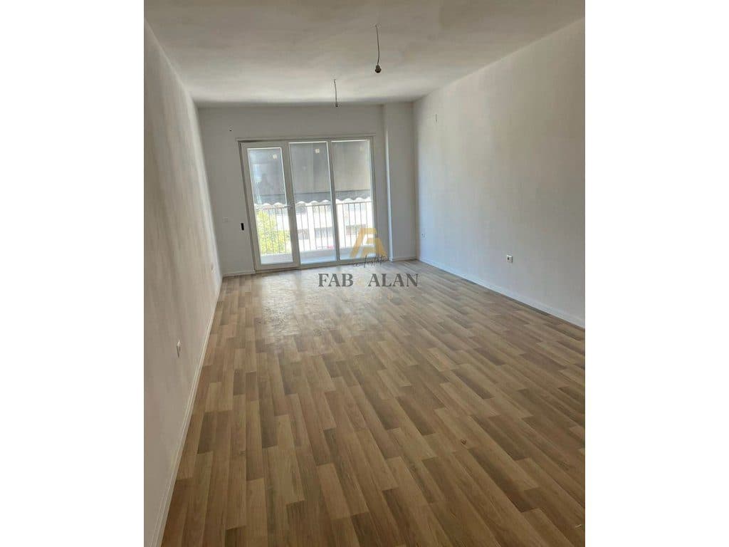 JEPET ME QERA APARTAMENT 2+1+2+GARAZH - BULEVARDI MIGJENI, PRANE RRETHRROTULLIMIT TE RI ! 2