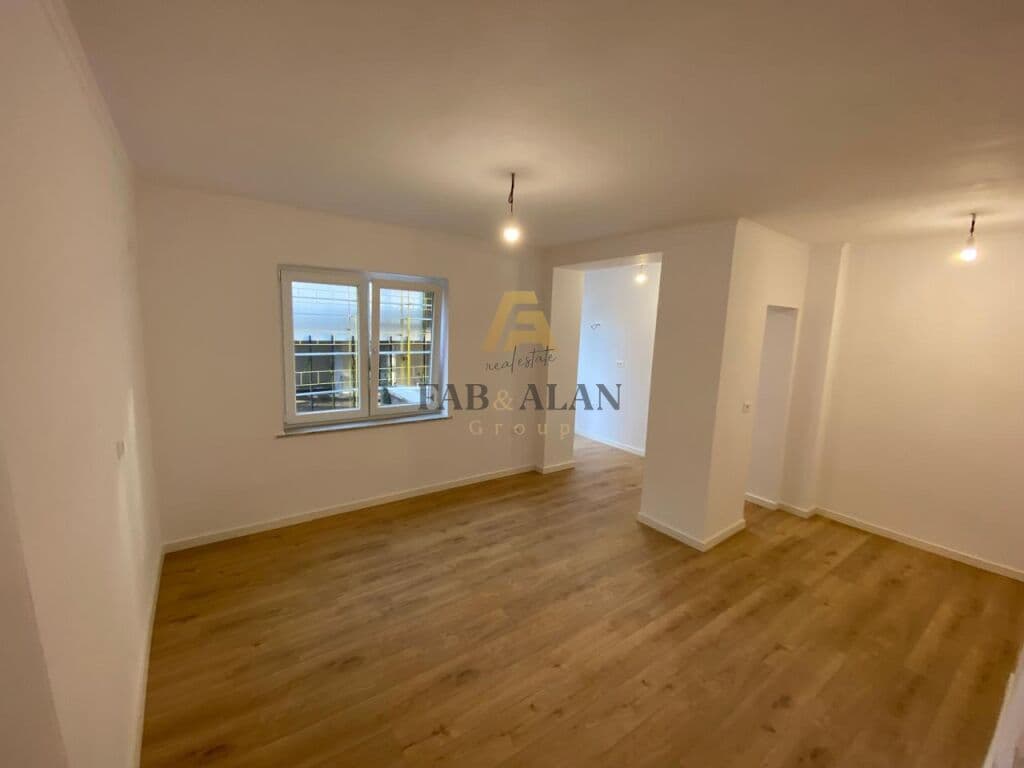 TE RRUGA E DURRESIT, BLLOKU I AMBASADAVE, APARTAMENT 2+1+2 PER SHITJE! 3