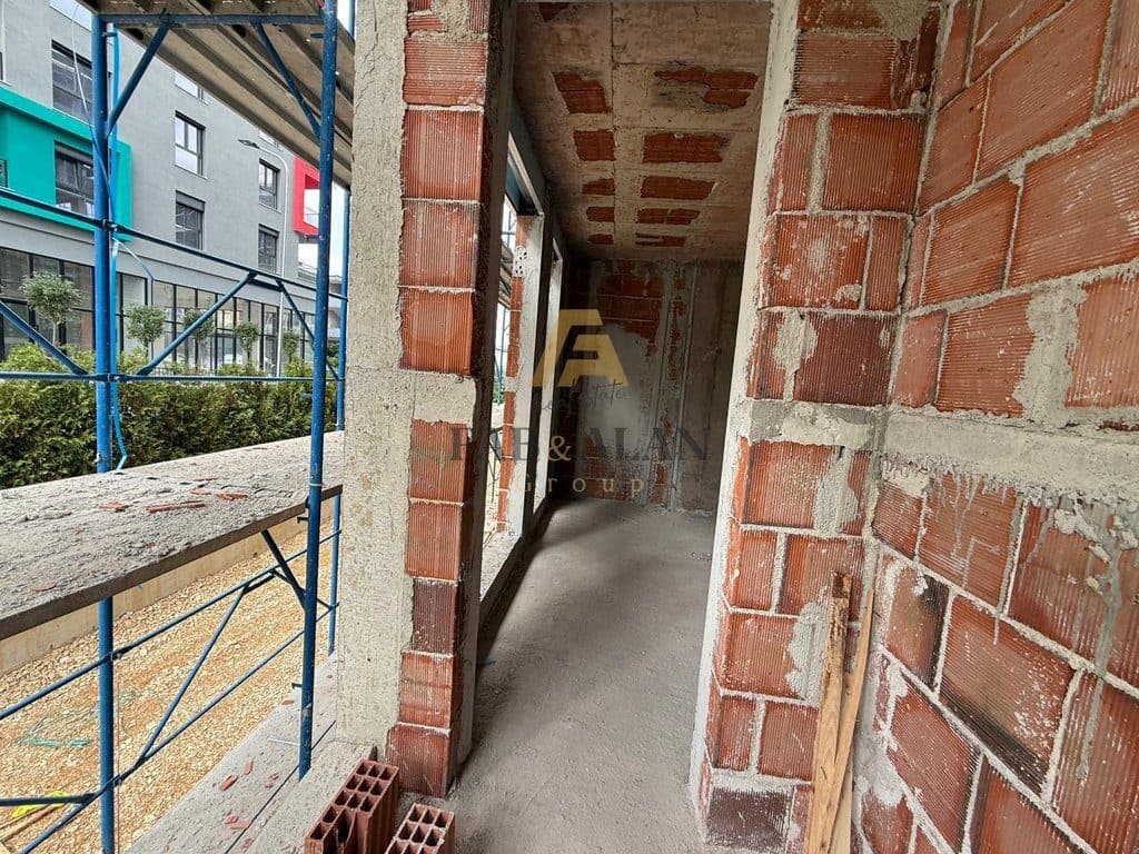OKAZION!!!NE PASKUQAN TK RESIDENCA RING SIDE APARTAMENT 3+1+2 PER SHITJE ! 3