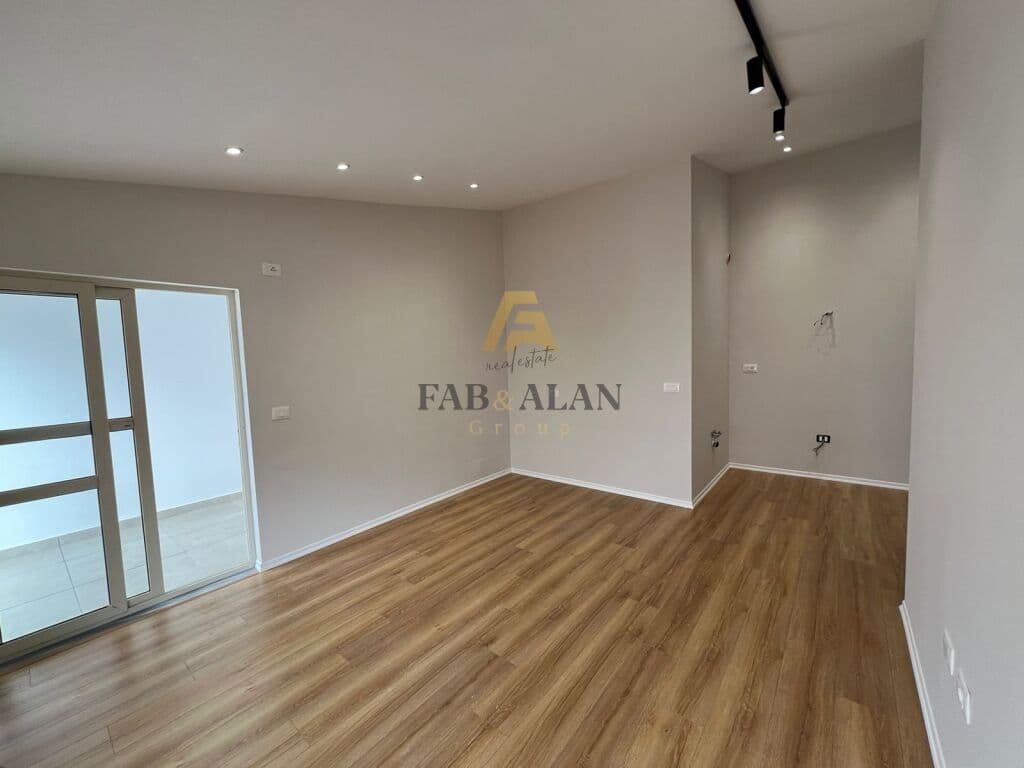 NE PLAZH DURRES APARTAMENT 1+1 PER SHITJE! 2