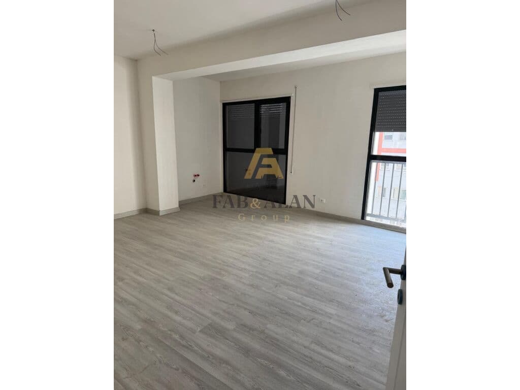 TEK BULEVARDI I RI SUPER APARTAMENT 1+1 PER SHITJE! 3
