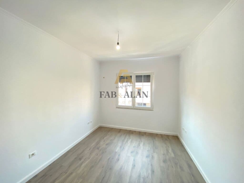 TEK 21 DHJETORI APARTAMENT 2+1 PER SHITJE! 4