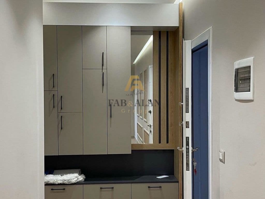 TEK RRUGA URA PRANE KINOSTUDIOS SUPER APARTAMENT PER SHITJE ! 4