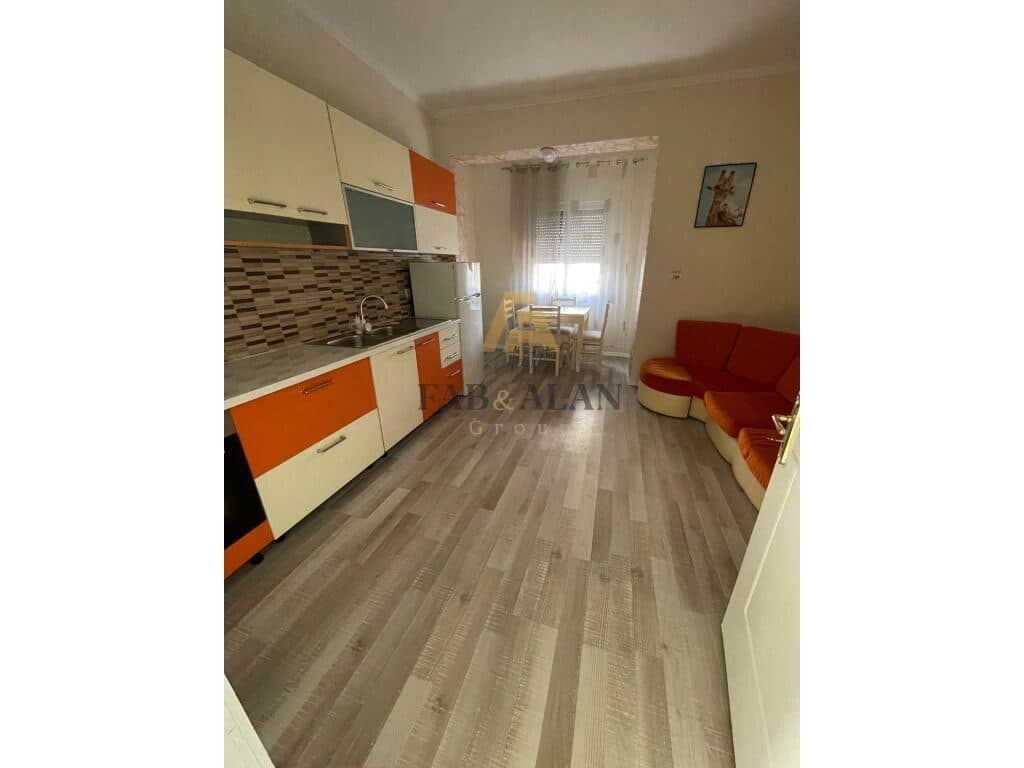 TEK BLLOKU I VILAVE PRANE KRISTAL CENTER, APARTAMENT 2+1 PER QERA!