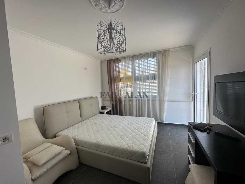 Penthouse, Shkëmbi i Kavajës 3