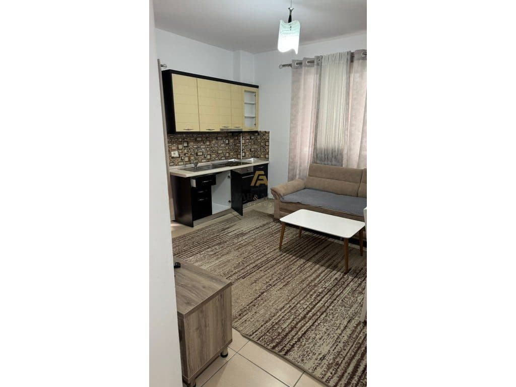 Apartament 1+1 me Qira në Rruga 5 Maji !