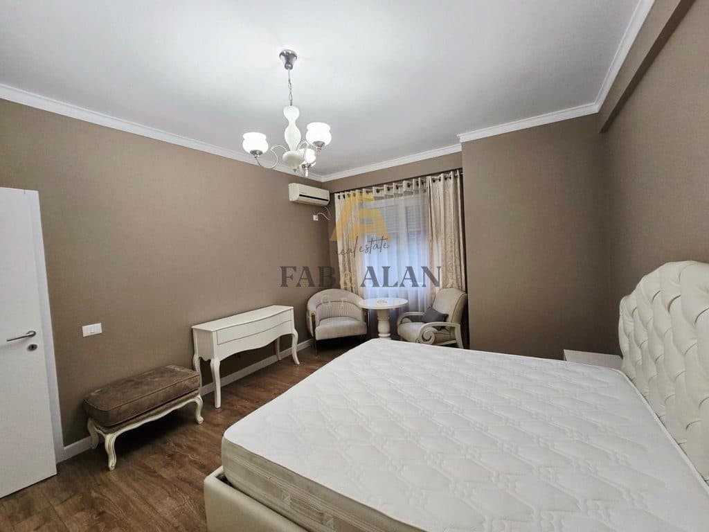 Apartament 3+2 Me Qira në Kopshtin Botanik Zoologjik, Tiranë - 1300€ | 145 m²