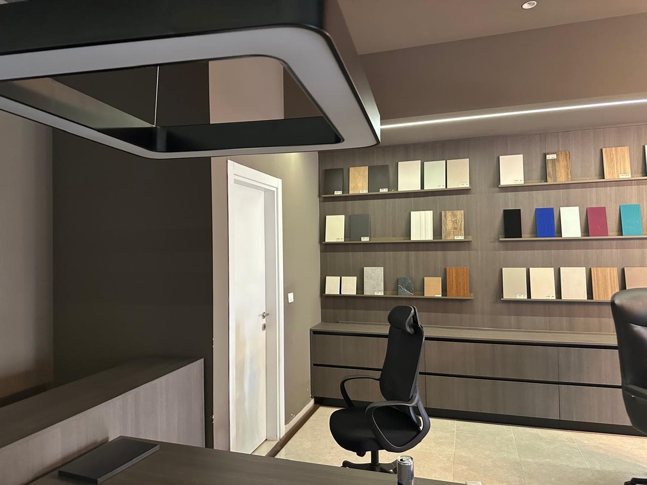 Dyqan 1+1 Me Qera Ish Fusha e Aviacionit - 1400€ | 125 m² 4