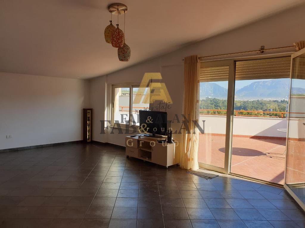 APARTAMENT PAPAFINGO ME QIRA - BUZE LIQENIT TE THATE !