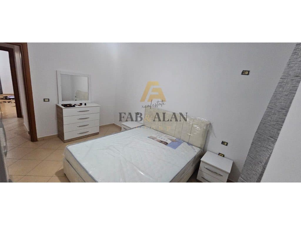 APARTAMENT ME QERA - RRUGA 3 DESHMORËT, YZBERISHT, NGJITUR ME SHKOLLËN E RE QË PO NDËRTOHET, PËRBALLË GRANDIT
jepet me qera 2+1+2, kati III Eur500 4