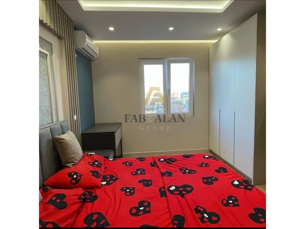 TEK RRUGA URA PRANE KINOSTUDIOS SUPER APARTAMENT PER SHITJE ! 2