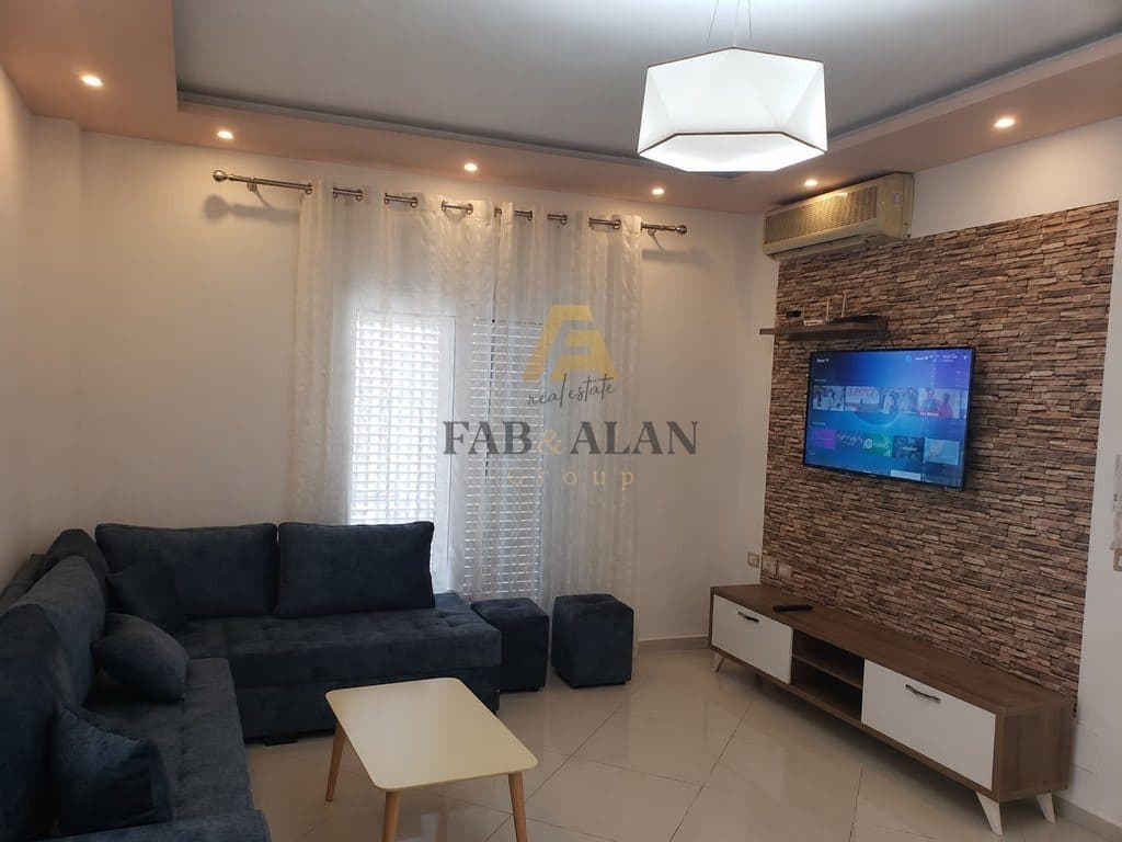 Vilë 3-katëshe me sipërfaqe 135m² dhe truall 400 m², me mobilim modern dhe hipotekë 2