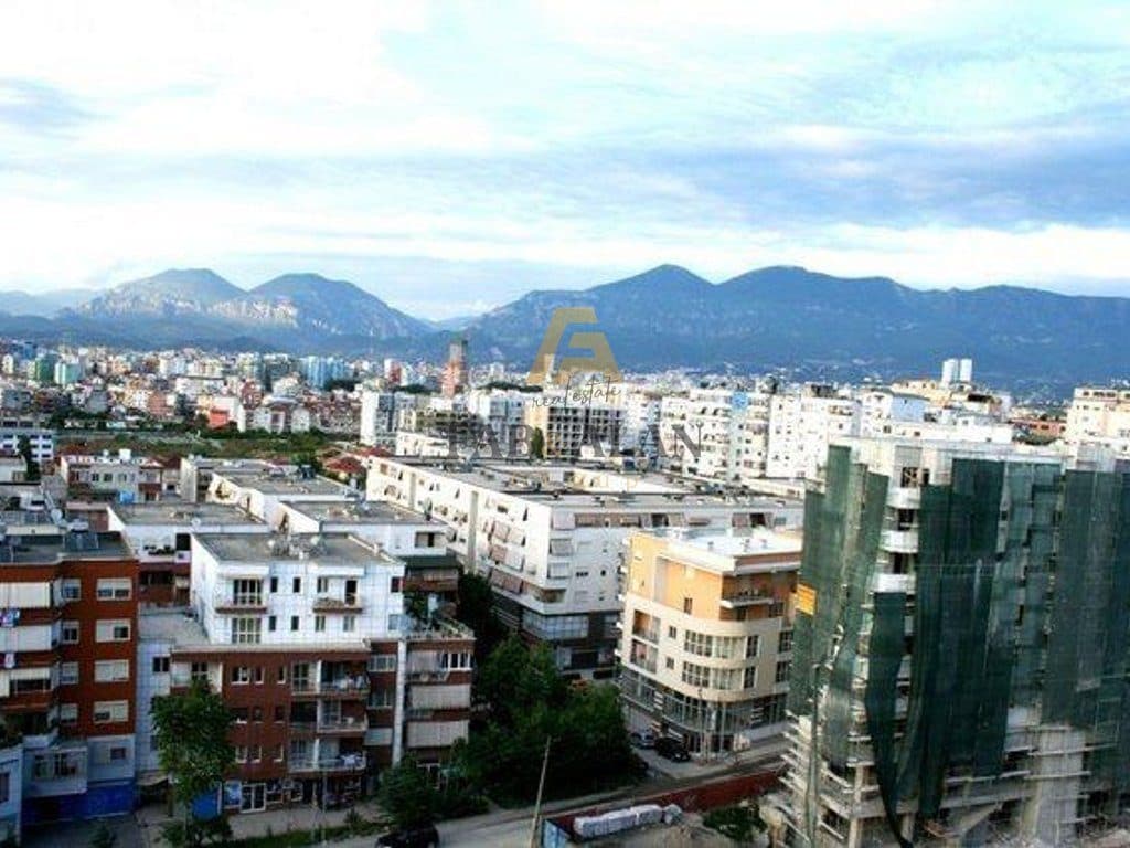 JEPET DYQAN ME QERA NE PORCELAN - BUZE RRUGES KRYESORE !