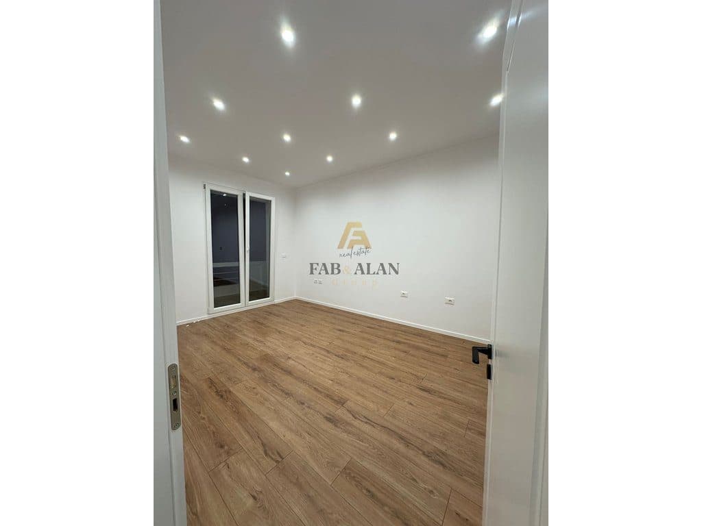 PRANE RRUGES SE DURRESIT APARTAMENT 2+1 PER SHITJE!