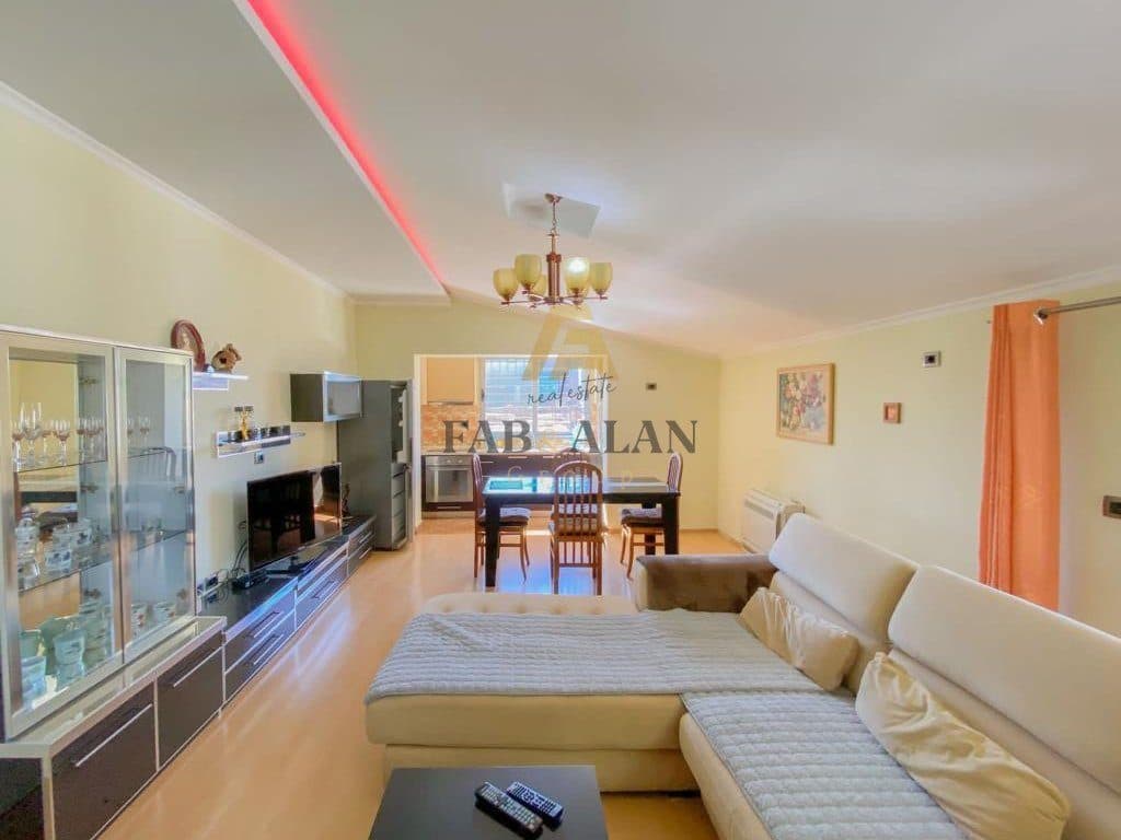TEK RRUGA MUHAMET GJOLLESHA APARTAMENT 2+1 PER QERA! 4