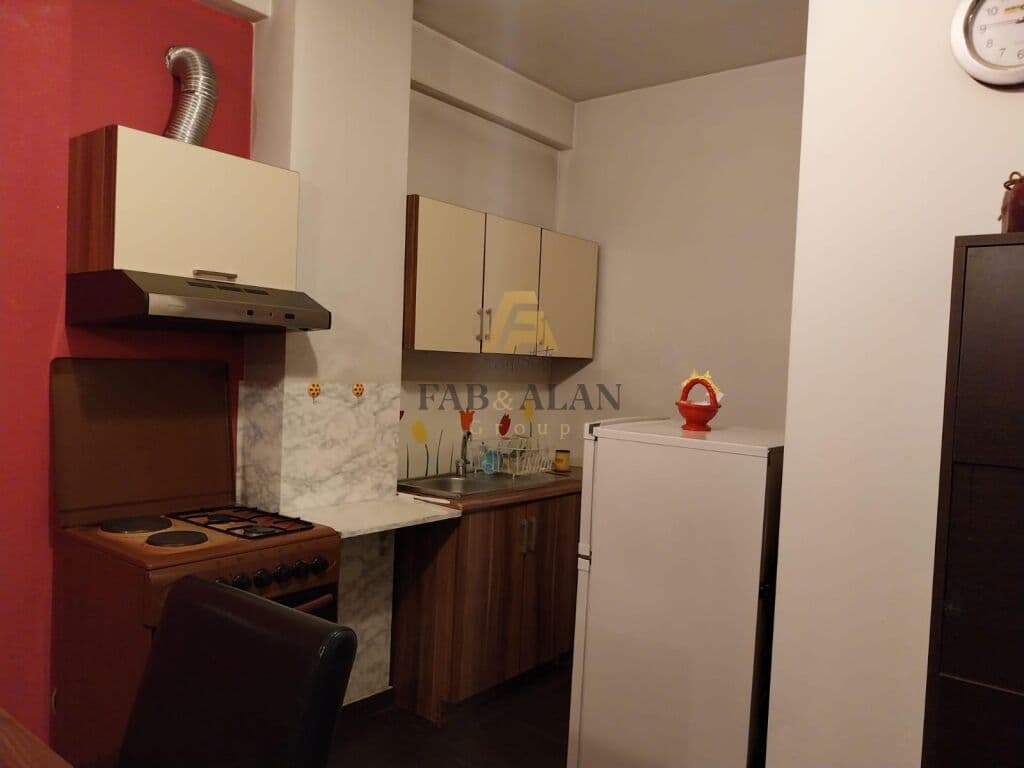 TEK ZOGU I ZI APARTAMENT 2+1+2 PER SHITJE