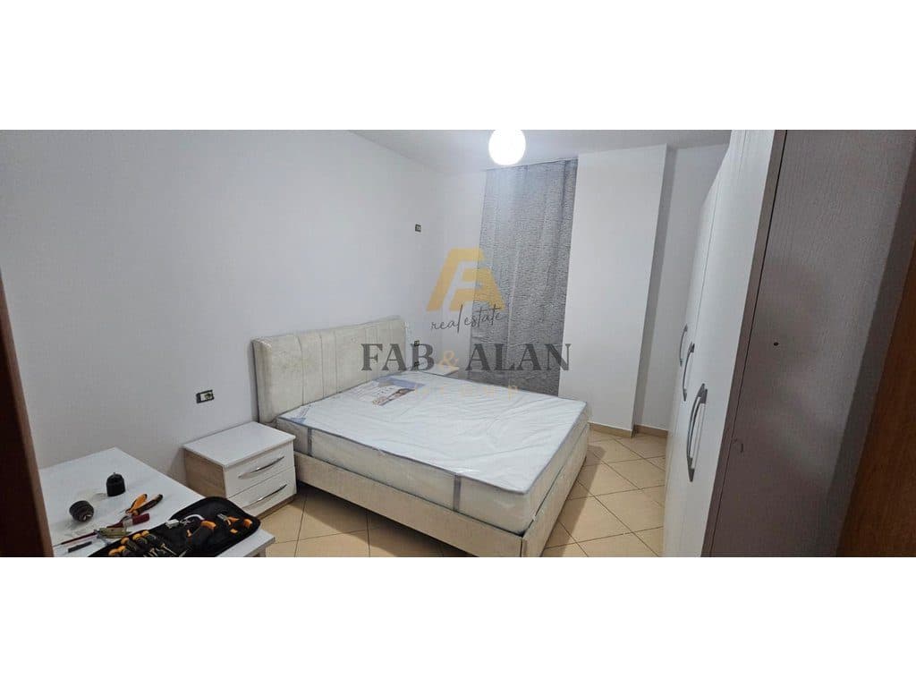 APARTAMENT ME QERA - RRUGA 3 DESHMORËT, YZBERISHT, NGJITUR ME SHKOLLËN E RE QË PO NDËRTOHET, PËRBALLË GRANDIT
jepet me qera 2+1+2, kati III Eur500 3