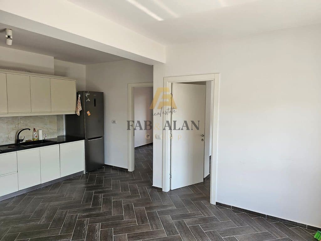 Ekskluzivitet në Myslym Shyri – Jepet me qira apartament/zyrë luksoze 2