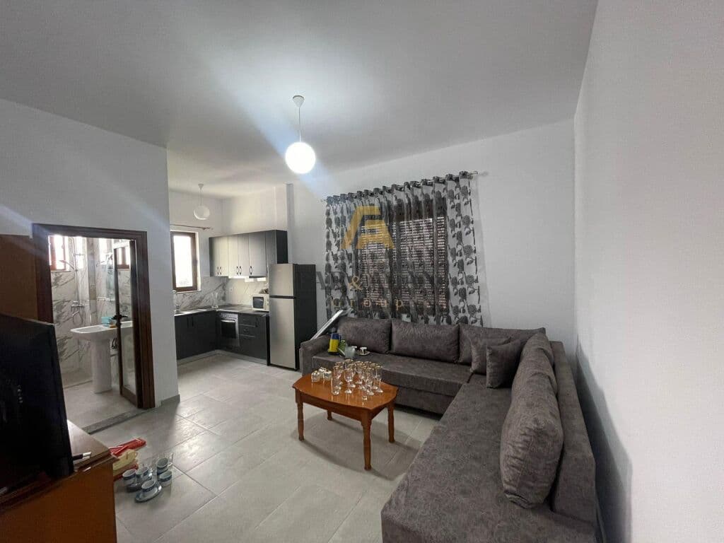 APARTAMENT ME QERA 1+1 TEK RRUGA E DIBRES! 4