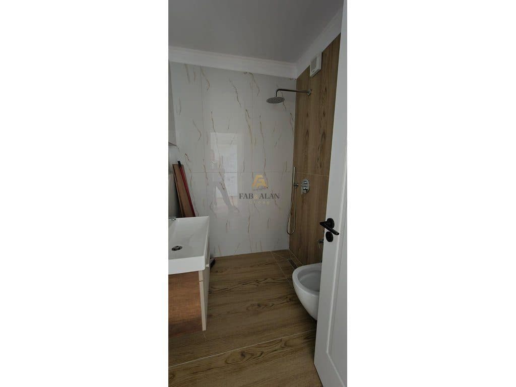 TEK MOZAIKU I TIRANES APARTAMENT 1+1 PER SHITJE! 3