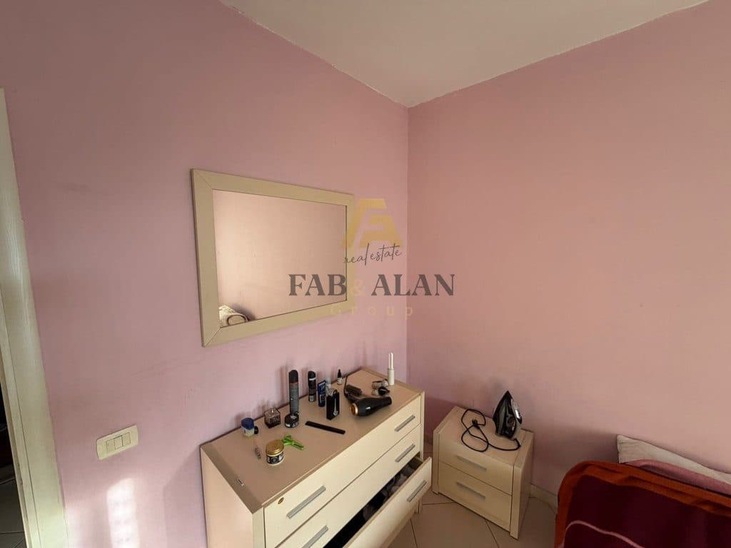 Shitet Apartament 2+1+2 në Astir 4