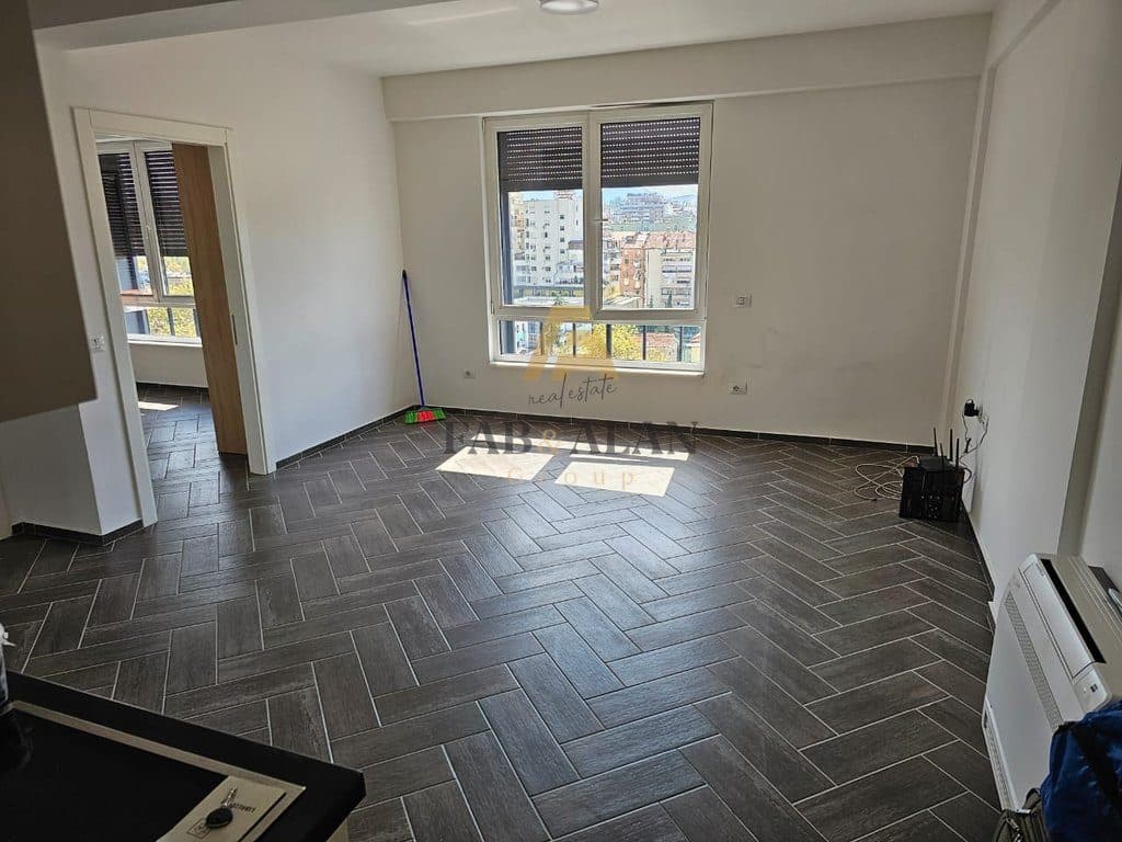 Ekskluzivitet në Myslym Shyri – Jepet me qira apartament/zyrë luksoze
