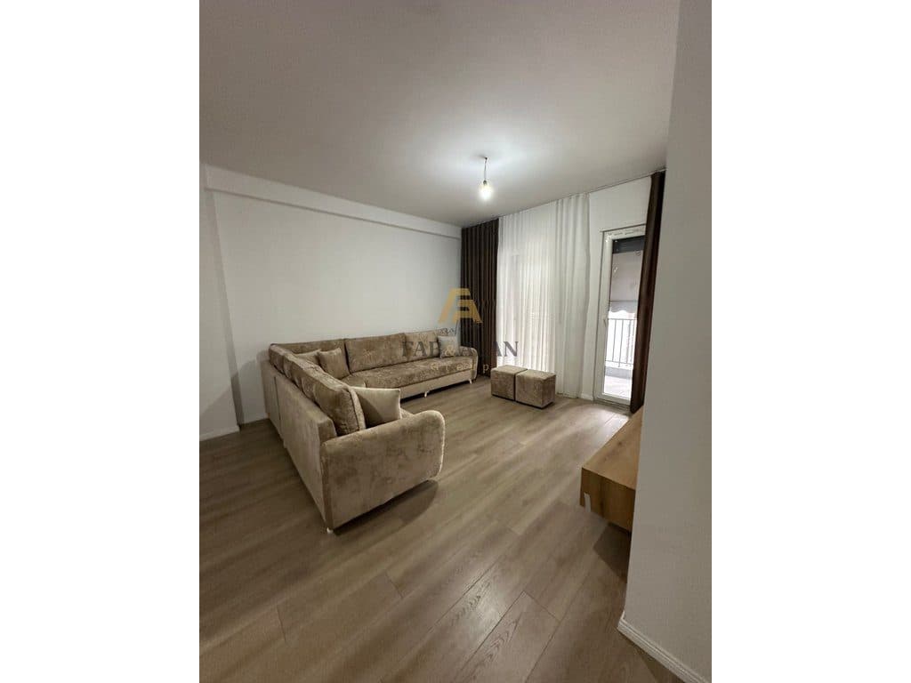 NE KAMEZ TEK RRUGA BERISHA APARTAMENT 2+1+2 PER QERA! 2