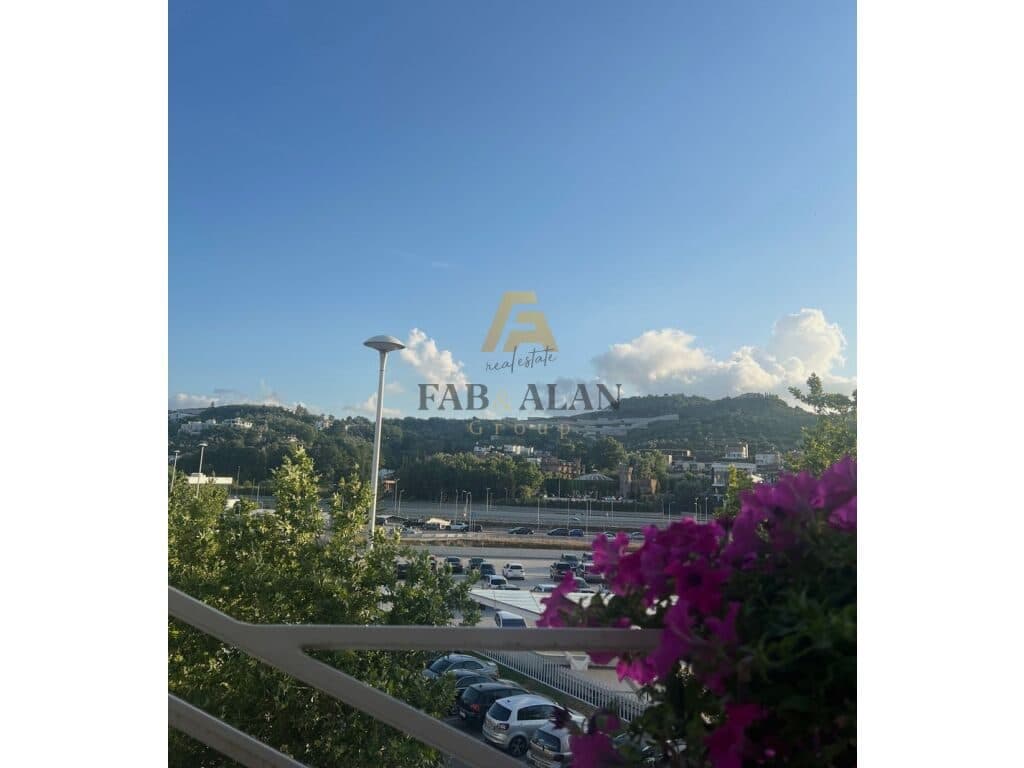 PRANE TEG-UT, 1400 M2 AMBIENT KOMERCIAL PER QERA!