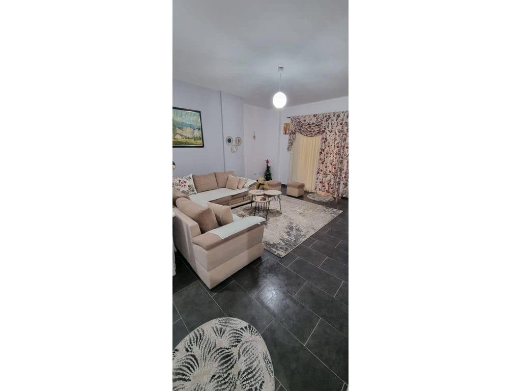 Jepet me qera hyrje e kompletuar 1+1 Fresk 80 m2 38 000lek