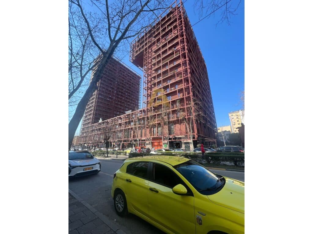 AMBIENT PER ZYRE ME QERA TE RRUGA E KAVAJES